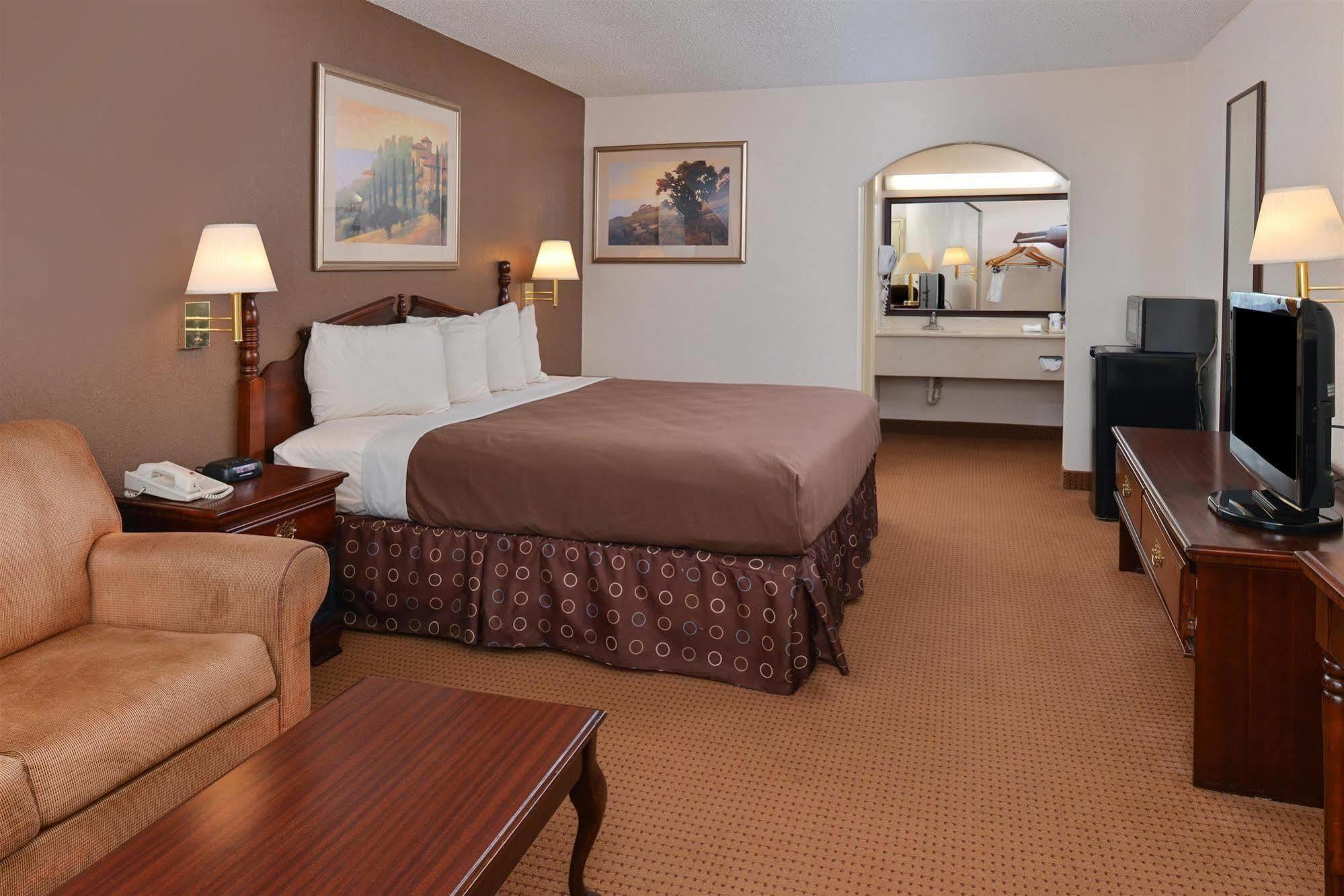 Americas Best Value Inn Denham Springs Exterior photo