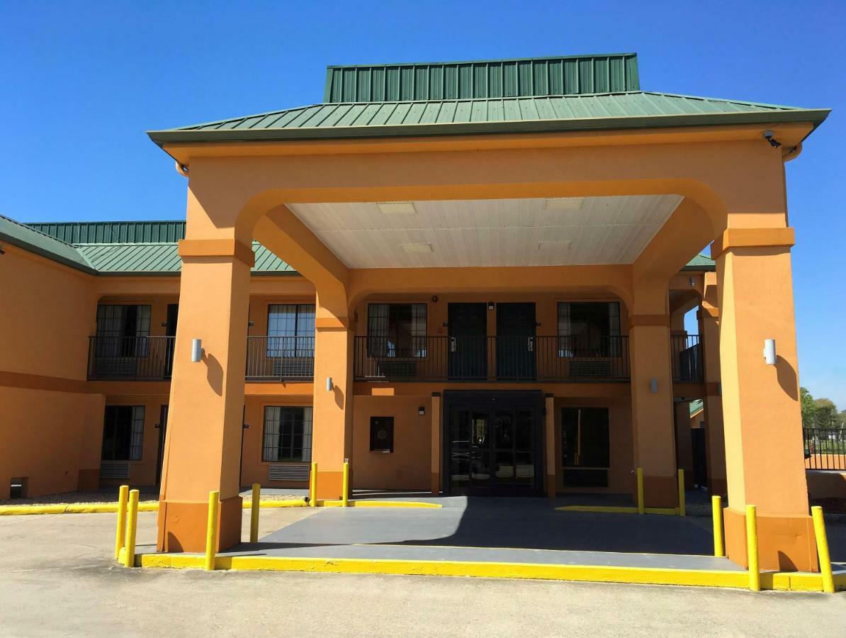 Americas Best Value Inn Denham Springs Exterior photo