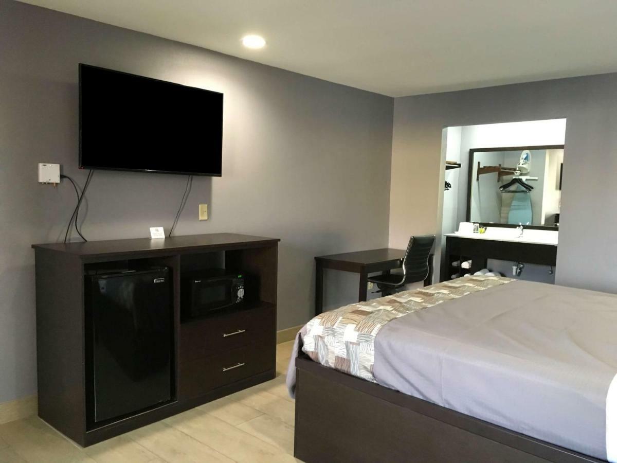 Americas Best Value Inn Denham Springs Exterior photo